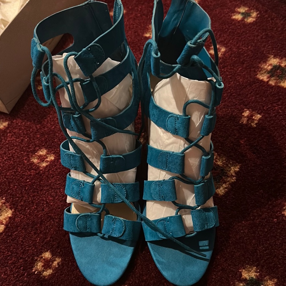 Marc fisher suede sandals with heel dark teal blue with lace